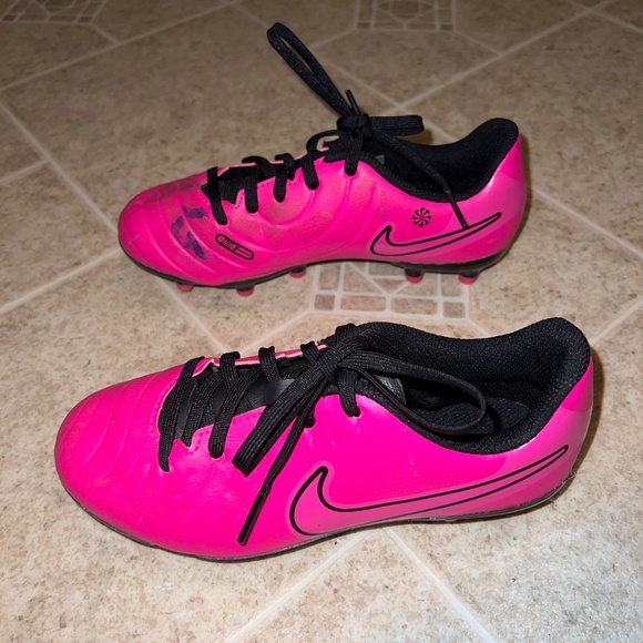 Nike soccer cleats - Picture 3 of 6